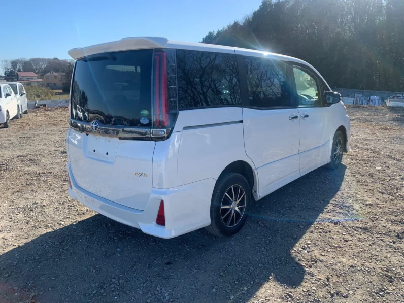 
								Toyota Noah WXB Non hybrid 2019 full									