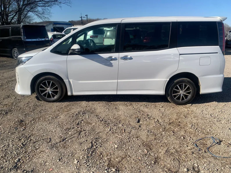 
								Toyota Noah WXB Non hybrid 2019 full									