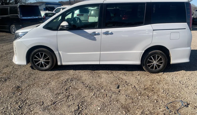 
								Toyota Noah WXB Non hybrid 2019 full									