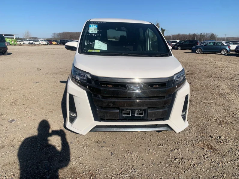 
								Toyota Noah WXB Non hybrid 2019 full									