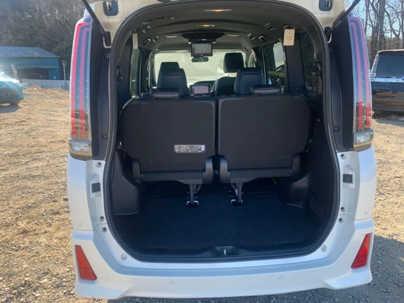 
								Toyota Noah WXB Non hybrid 2019 full									