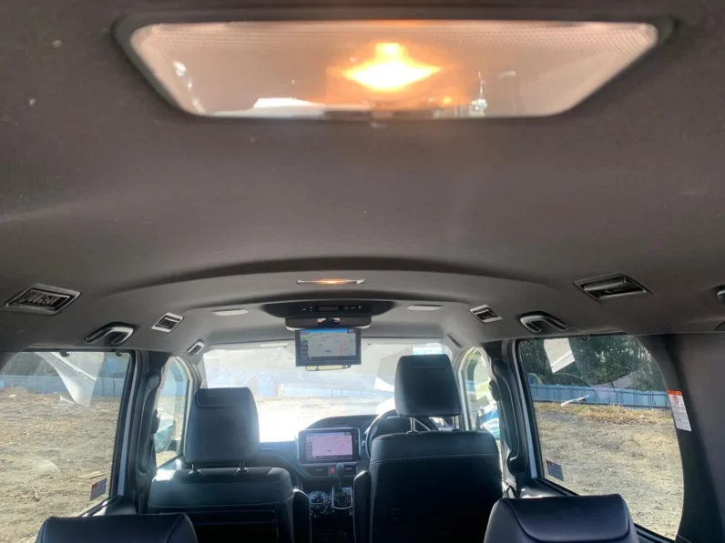 
								Toyota Noah WXB Non hybrid 2019 full									