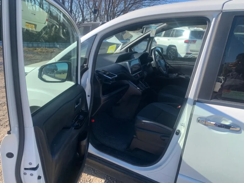 
								Toyota Noah WXB Non hybrid 2019 full									