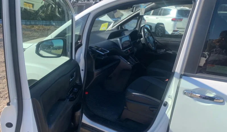 
								Toyota Noah WXB Non hybrid 2019 full									