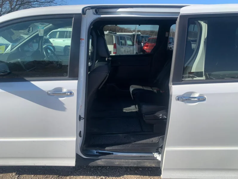 
								Toyota Noah WXB Non hybrid 2019 full									