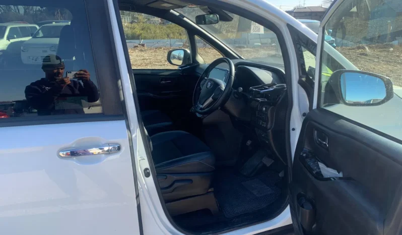 
								Toyota Noah WXB Non hybrid 2019 full									