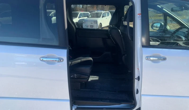 
								Toyota Noah WXB Non hybrid 2019 full									