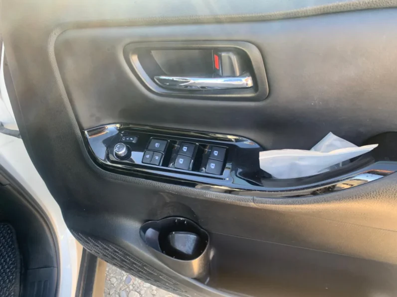 
								Toyota Noah WXB Non hybrid 2019 full									