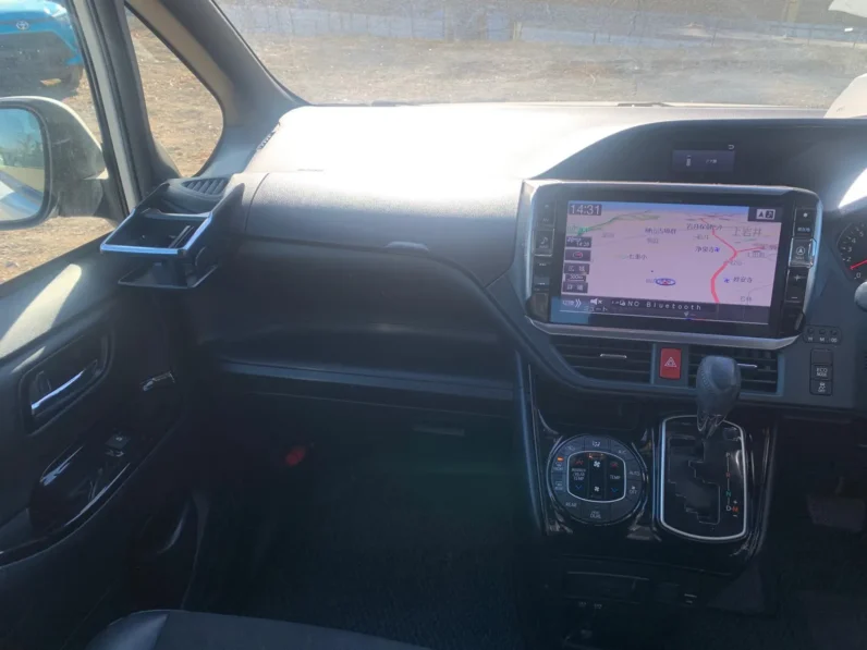 
								Toyota Noah WXB Non hybrid 2019 full									