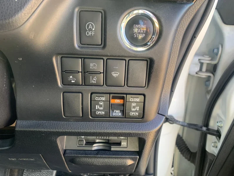 
								Toyota Noah WXB Non hybrid 2019 full									