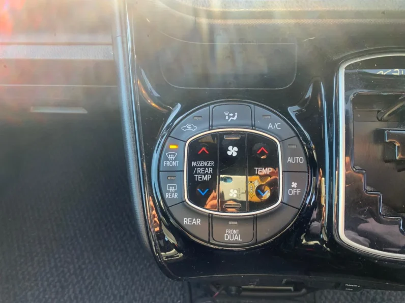 
								Toyota Noah WXB Non hybrid 2019 full									