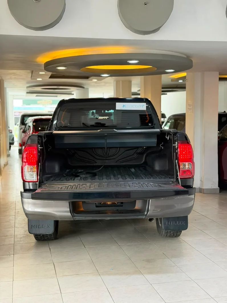 
								Toyota Hilux Double Cabin 2020 Z Black Rally Edition Automatic full									