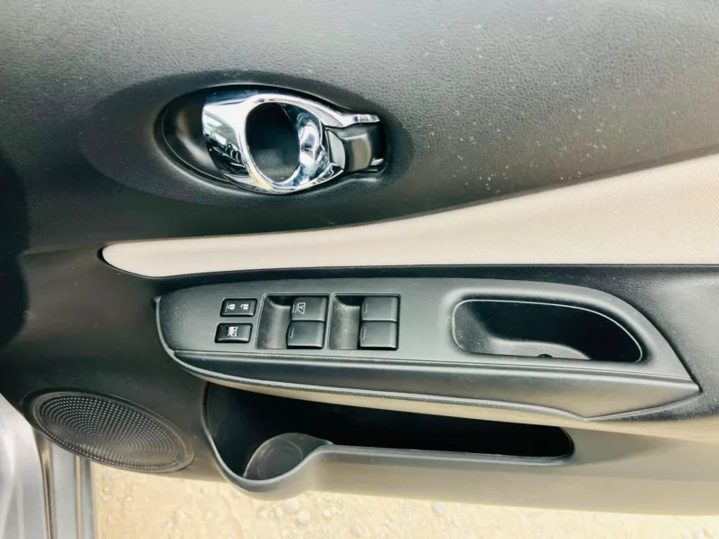 
								Nissan Note e-Power 2019 X full									