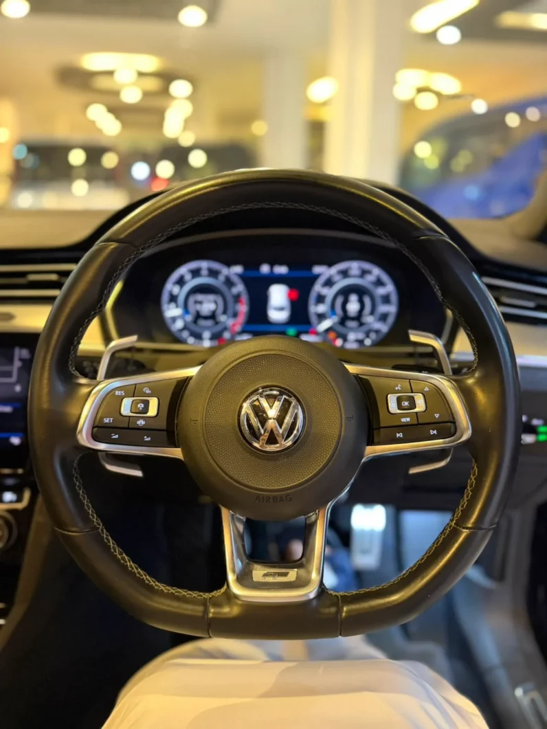 
								Volkswagen Arteon R-Line 2019 4Motion Sunroof full									