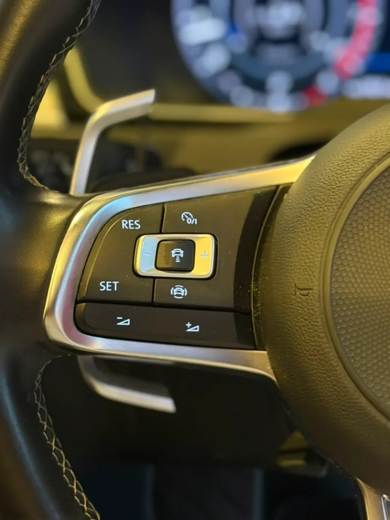 
								Volkswagen Arteon R-Line 2019 4Motion Sunroof full									