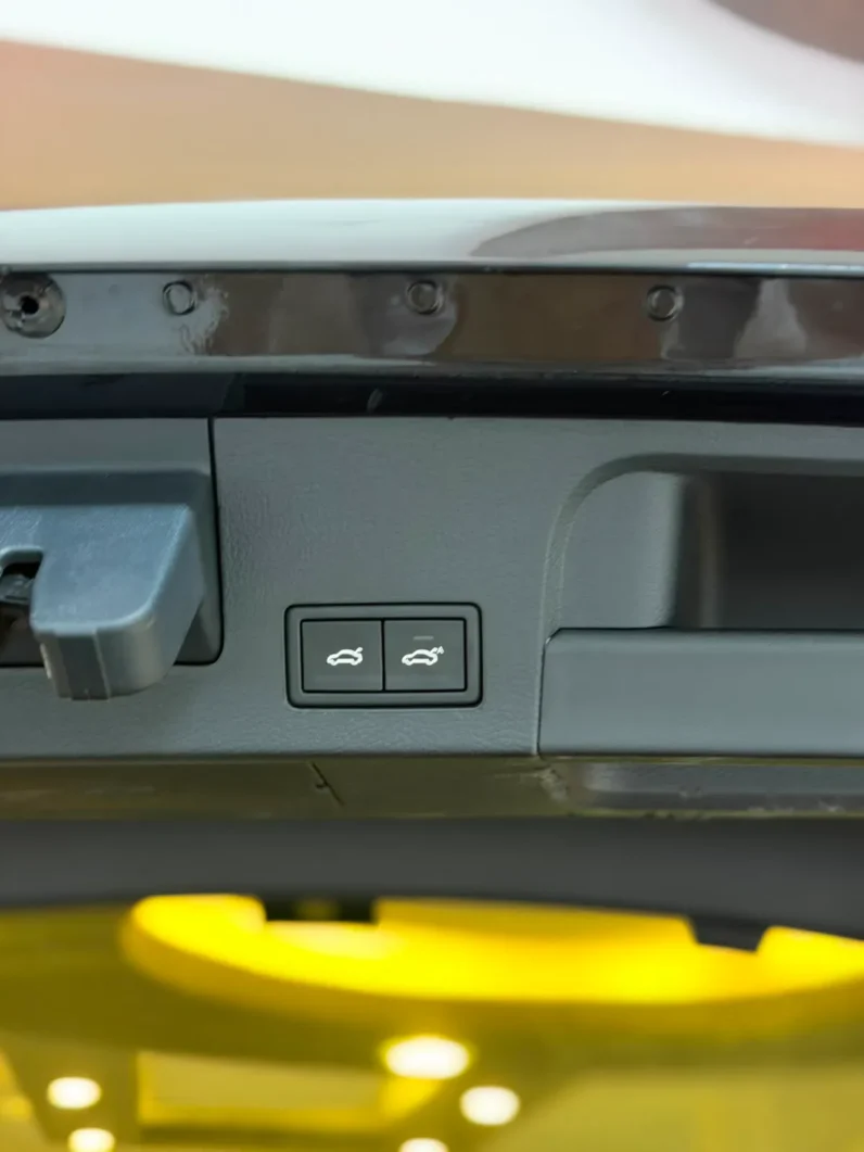 
								Volkswagen Arteon R-Line 2019 4Motion Sunroof full									