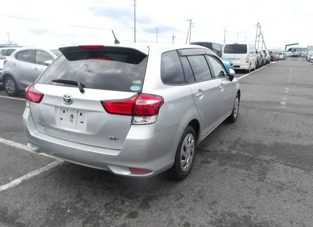 
								Toyota Corolla Fielder Hybrid 2019 full									