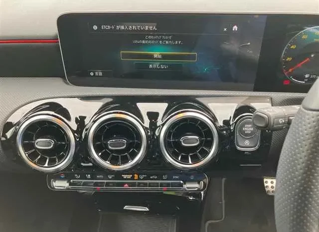
								Mercedes Benz A180 2019 AMG Line full									