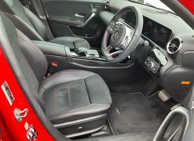 
								Mercedes Benz A180 2019 AMG Line full									