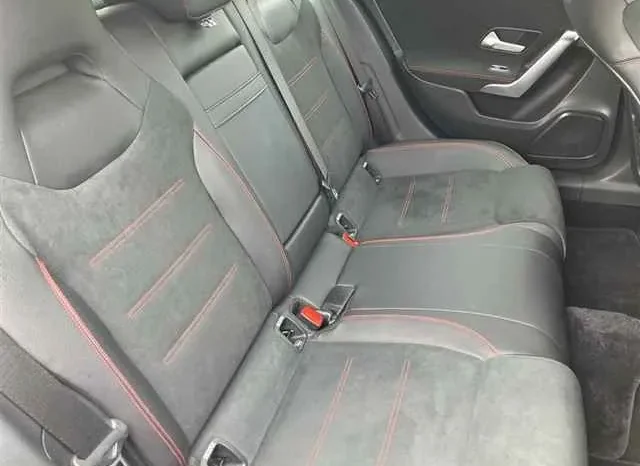 
								Mercedes Benz A180 2019 AMG Line full									