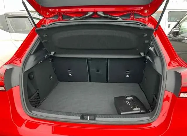 
								Mercedes Benz A180 2019 AMG Line full									