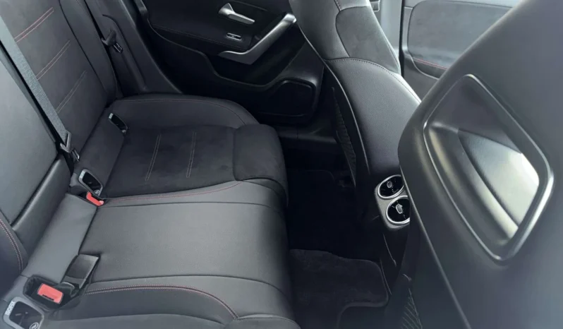 
								Mercedes Benz A180 2019 AMG Line full									