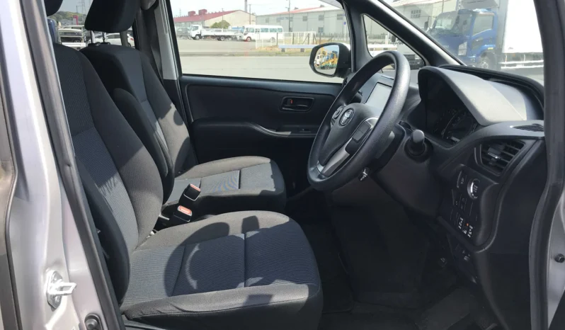 
								Toyota Noah 2019 X 8 Seater full									