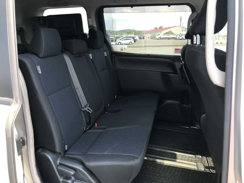 
								Toyota Noah 2019 X 8 Seater full									