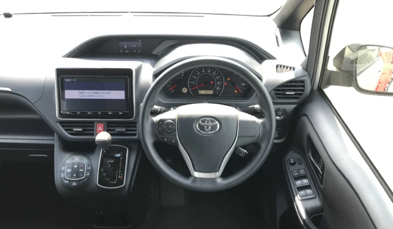 
								Toyota Noah 2019 X 8 Seater full									