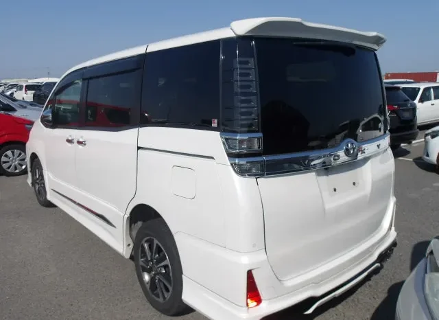 
								Toyota Voxy 2019 ZS Kirameki full									
